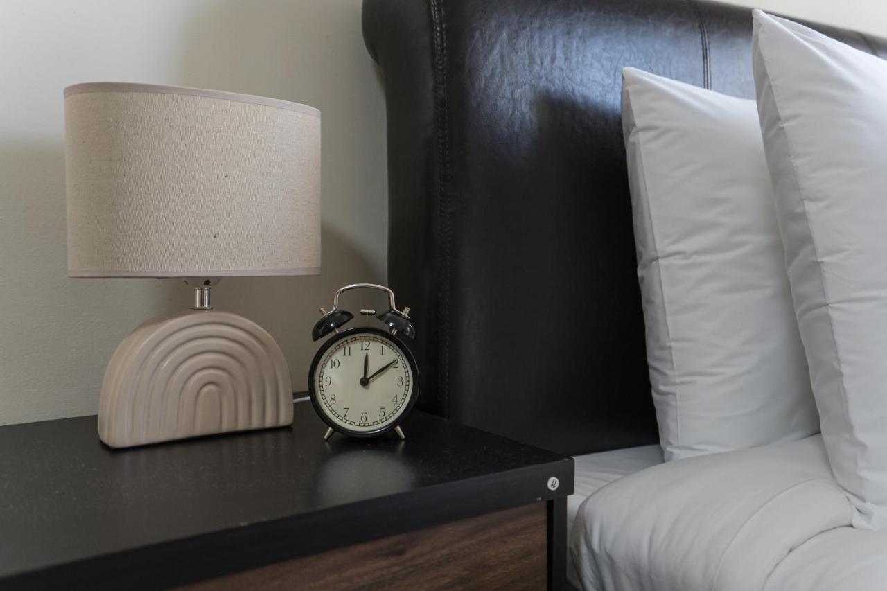 Higuests - Spacious Studio With City Views Near Dubai Mall Екстериор снимка
